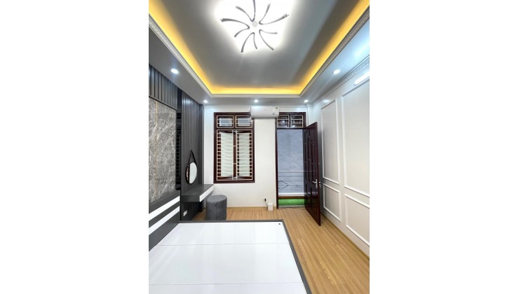 Bán nhà 3 tầng đẹp long lanh , mặt tiền rộng,  ô tô tránh 10 m. đường sạch đẹp. giao thông thuận tiện. giá 2.85 tỷ