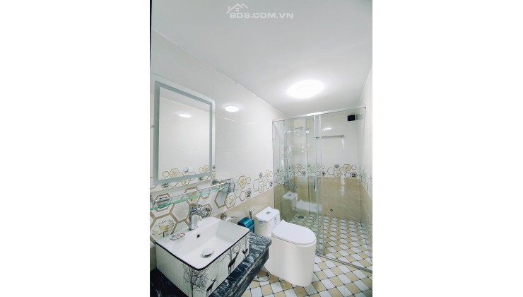 CHÍNH CHỦ GỬI BÁN  NHÀ ĐẸP. VỊ TRÍ DẮC ĐỊA. KINH DOANH SẦM UẤT, Ô TÔ ĐỖ 10 M. DIEN TÍCH 55M2. GIÁ 7.95 TỶ