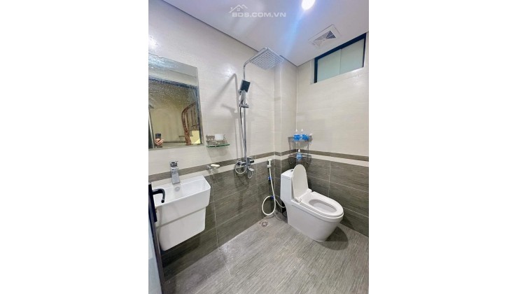 Bán nhà riêng Đê La Thành, Vị trí siêu đẹp , 41m2, 5 tỷ 5