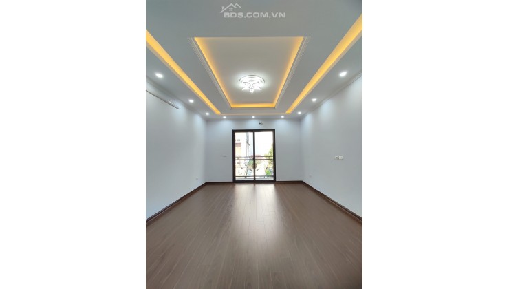 BÁN NHÀ SÁT MẶT PHỐ TRẦN CUNG. BÁN NHANH HẠ GIÁ XUỐNG 4.8 TỶ. Ô TÔ ĐỖ CỬA. KHU VỰC TRUNG TÂM, NHÀ Ơ LUÔN