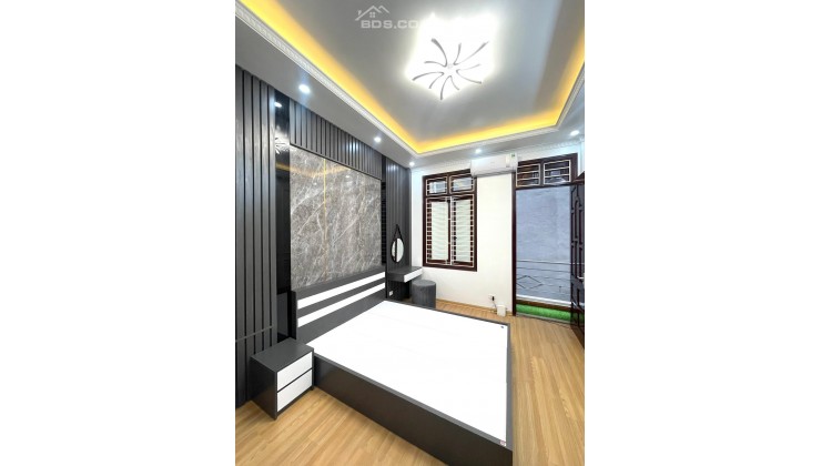 Cực hiếm - nhà nàm trong khu  phân lô - phùng chí kiên -ô tto đỗ cửa 
Ngõ rộng -  sạch sẽ giao thông thuận tiện