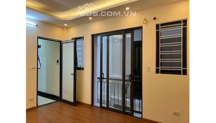 Bán ngôi nhà 65m2 phố Âu Cơ, Tây Hồ Dân xây 5 phòng 20m 2 Ô tô tránh 5.2 Tỷ