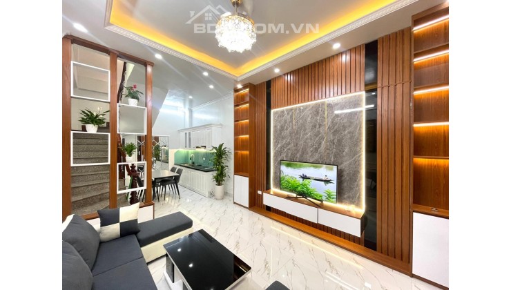 Cực hiếm - nhà nàm trong khu  phân lô - phùng chí kiên -ô tto đỗ cửa 
Ngõ rộng -  sạch sẽ giao thông thuận tiện