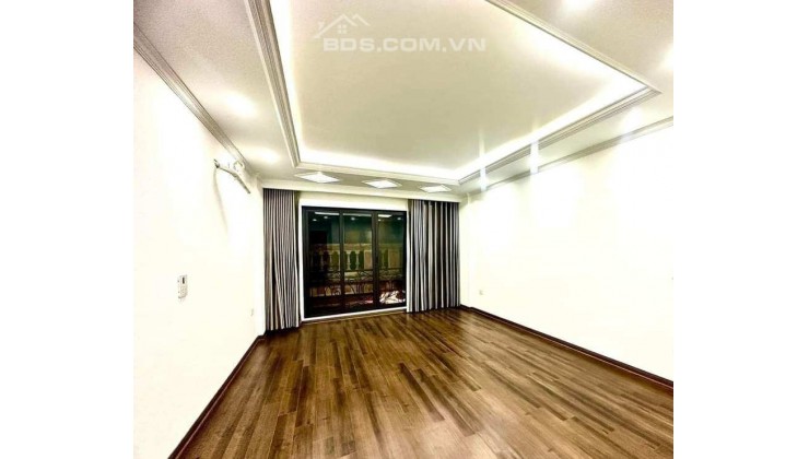 Nhà đẹp Quận Đống Đa 50m2 / 5T, ngõ thông, oto đỗ cửa, gần phố, tiện ích, hơn 7 tỷ