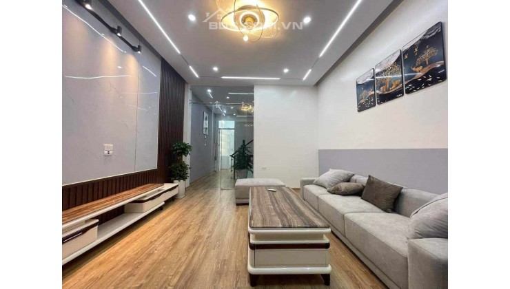 Bán nhà Phố Vip Quận Đống Đa 48m2 x 5T, gần phố, ngõ oto, tiện ích 6 tỷ 100