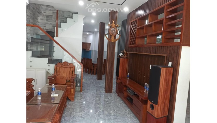 P.10 TÂN BÌNH - NGAY CÔNG VIÊN- HẺM ÔTÔ ĐỖ CỬA - 60M2- 2 TẦNG MỚI KENG- NỘI THẤT GỖ GÕ GIÁ TRỊ CAO- CHÍNH CHỦ CHƯA QUA ĐẦU TƯ- GIÁ 4.x tỷ