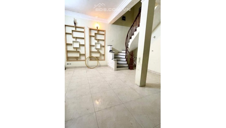 Bán nhà Nguyễn Hoàng, Cầu Giấy, 32m2, 4.4 tỷ, nhà đẹp