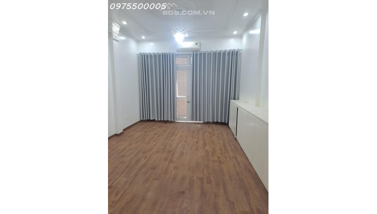 Cho thuê nhà Đội Cấn, Ba Đình 40m2, 5T, MT4m, Ô TÔ, VỈA HÈ, KINH DOANH.