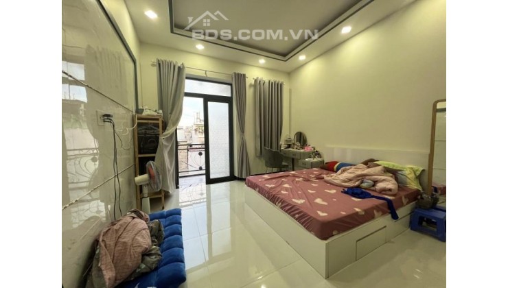 Bán nhà Lạc Long Quân Quận Tân Bình , 60m2, HXH , Chỉ 5Tỷ 300.