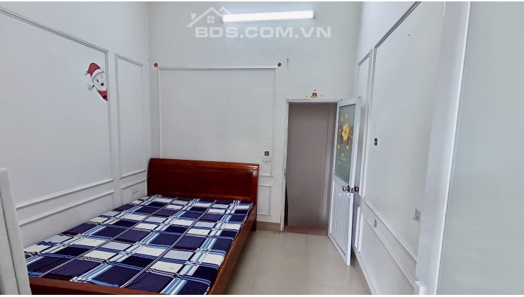 HIẾM. Chỉ hơn 2 tỷ có ngay nhà Ngọc Lâm, Long Biên. Ở ngay. Gần 30m2, 3PN. 0977 399 523