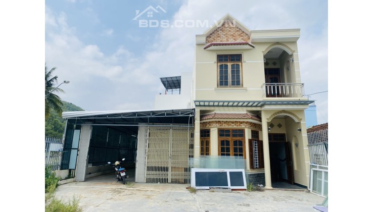 Cho thuê nhà nguyên căn siêu rộng tại Vĩnh Thái 300 m2  có sân rộng có thể làm kho xưởng