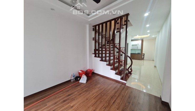 Bán nhà Lâm Hạ, Long Biên 7 tỷ9 50m2, 5 tầng, phân lô hàng không, gara, ô tô thông, 0972106017