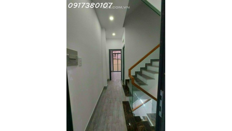 chính chủ Bán nhà đường Lãnh Binh Thăng p13 quận 11.được xây mới 5 tầng đã hoàn công hoa hồng anh chị giới thiệu 1%