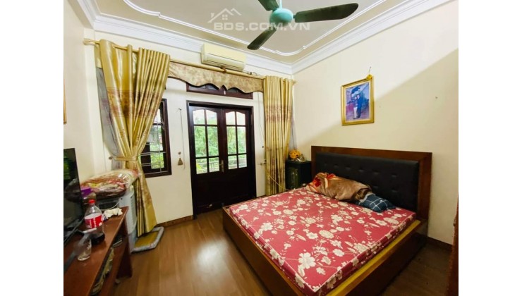 Trung Kính phố, Bán Nhà ĐẸP, sống An lành, gần Ô tô. Tặng full đồ. 48m2, hơn 6 tỷ.