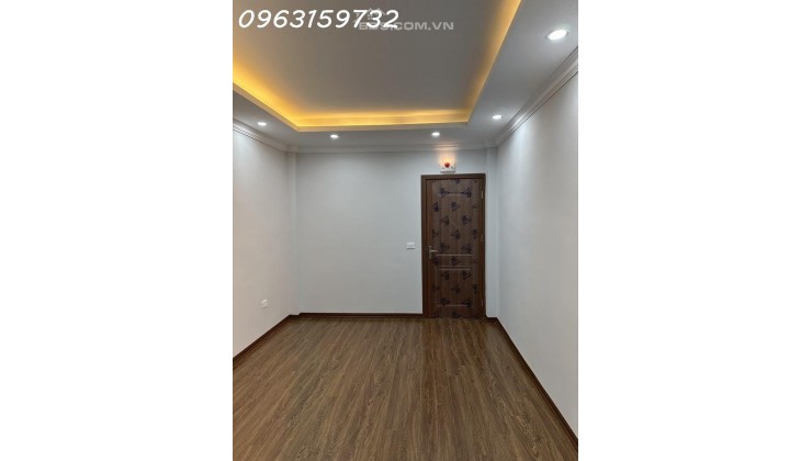 KHƯƠNG TRUNG THANH XUÂN NGÃ TƯ SỞ NHÀ ĐẸP Ở NGAY 40M2 5 TẦNG NHỈNH 4 TỶ