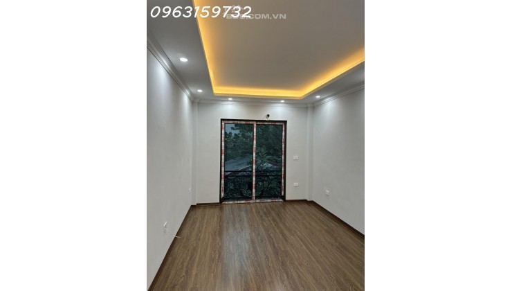 KHƯƠNG TRUNG THANH XUÂN NGÃ TƯ SỞ NHÀ ĐẸP Ở NGAY 40M2 5 TẦNG NHỈNH 4 TỶ