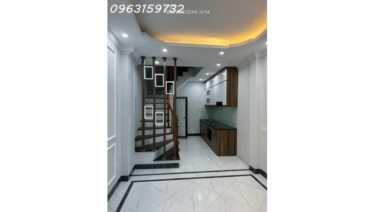 KHƯƠNG TRUNG THANH XUÂN NGÃ TƯ SỞ NHÀ ĐẸP Ở NGAY 40M2 5 TẦNG NHỈNH 4 TỶ