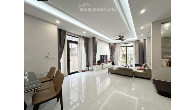 Bán gấp Biệt Thự Văn Phú  Đơn Lập 230 m2 4 Tầng 22,5 Tỷ, Đường Vỉa hè Ô tô tải tránh.