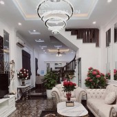 Bán nhà Bồ Đề ngay hồ, Dân xây 5 tầng 6 ngủ đệp long lanh, Hàng xóm phố cổ, nhỉnh 5 tỷ chủ thiện chí.