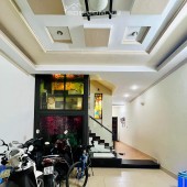 BÁN GẤP NHÀ PHỐ VIP ĐỖ QUANG, 90M2, MẶT TIỀN 5M, THANG MÁY, DÂN TRÍ CAO