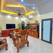 Bán nhà 41m2 / 6 tầng, nhà đẹp, ở ngay, sát ngã tư Xã Đàn, ngõ thông