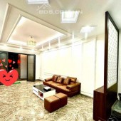 Nhà đẹp Quận Đống Đa 50m2 / 5T, ngõ thông, oto đỗ cửa, gần phố, tiện ích, hơn 7 tỷ