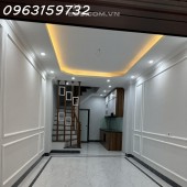 KHƯƠNG TRUNG THANH XUÂN NGÃ TƯ SỞ NHÀ ĐẸP Ở NGAY 40M2 5 TẦNG NHỈNH 4 TỶ