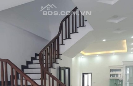 Bán ngôi nhà 54m2 phố Nghi Tàm, Tây Hồ Gara Ô tô tránh Vỉa hè rộng Kinh doanh siêu đỉnh 7.3 Tỷ