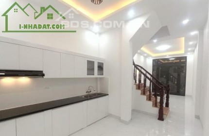 Thanh Trì - Ngọc Hồi 5 tầng 48m2, phân lô, oto, nhà đẹp, tiện ích giá chỉ 2 tỷ 900