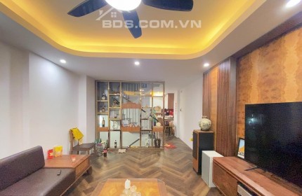 Nhà đẹp thoang sáng - lô góc - ô tô đỗ cửa -vào nhà 
Ngõ rộng -  thông tứ phía
lh 0964.665.035