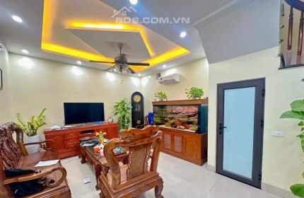 Bán nhà 41m2 / 6 tầng, nhà đẹp, ở ngay, sát ngã tư Xã Đàn, ngõ thông