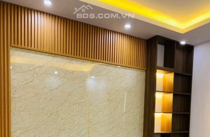 Bán căn nhà 45m2 phố Âu Cơ, Tây Hồ Chủ tự xây 6 phòng Ô tô dừng đỗ 10m 5 Tỷ