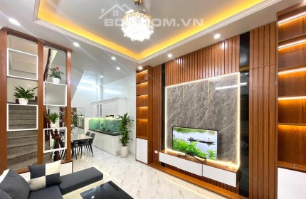 Cực hiếm - nhà nàm trong khu  phân lô - phùng chí kiên -ô tto đỗ cửa 
Ngõ rộng -  sạch sẽ giao thông thuận tiện