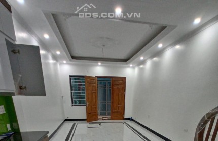 Bán nhà Nguyễn Lương Bằng Đống Đa, ngõ thông, ô tô đỗ đỗ cổng, DT30m x 3t, MT3.5m, chỉ 3 tỷ