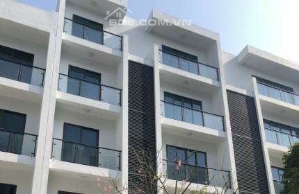 Hoàng Quốc Việt 100m2 5 tầng xây mới mt5m, 2 thoáng, ô chờ thang máy, ô tô tránh chỉ 16.3 tỷ