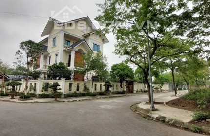 Gia đình chuyển ra nước ngoài sinh sống nên cần bán gấp biệt thự tại khu ĐT Hà Phong - Mê Linh - Hà Nội.