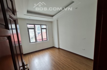 Bán nhà Lâm Hạ, Long Biên 7 tỷ9 50m2, 5 tầng, phân lô hàng không, gara, ô tô thông, 0972106017