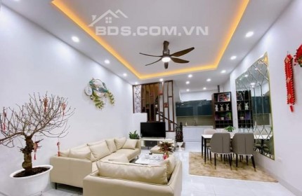 Mỹ Đình 1 lô góc 37.2m2 Tặng Nội Thất ở ngay, 5 tầng giá 4.3 tỷ