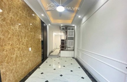 Nhỉnh 3 tỷ, Sở hữu ngay nhà 5 tầng mới phố Lê Trọng Tấn Hà Đông, 37m² đầy đủ nội thất, gần ô tô.