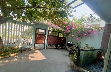 VILLA NAM VIỆT Á , PHÂN LÔ BIỆT THỰ . VÀI BƯỚC RA SÔNG HÀN. GẦN LÃNH SỨ QUÁN HÀN. 200M.  NGANG 10m Dài 20m