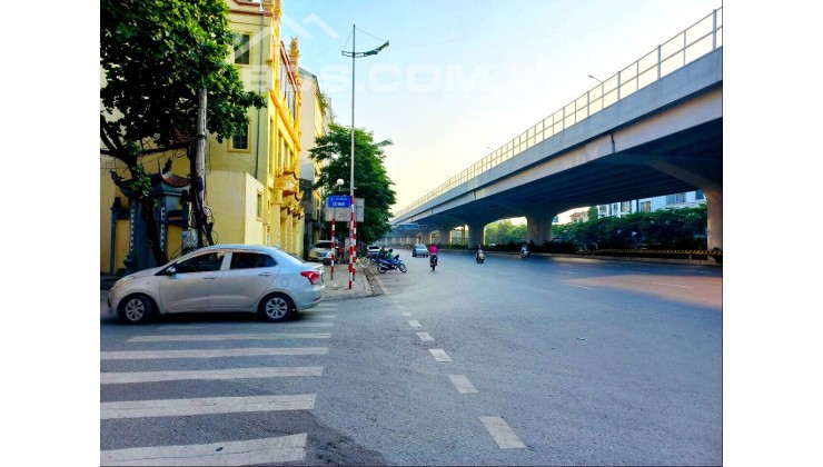 BÁN NHÀ NGÕ THÔNG Ô TÔ TRÁNH LÔ GÓC KINH DOANH 5 TẦNG 35M2, MT 4.2M HƠN 3 TỶ