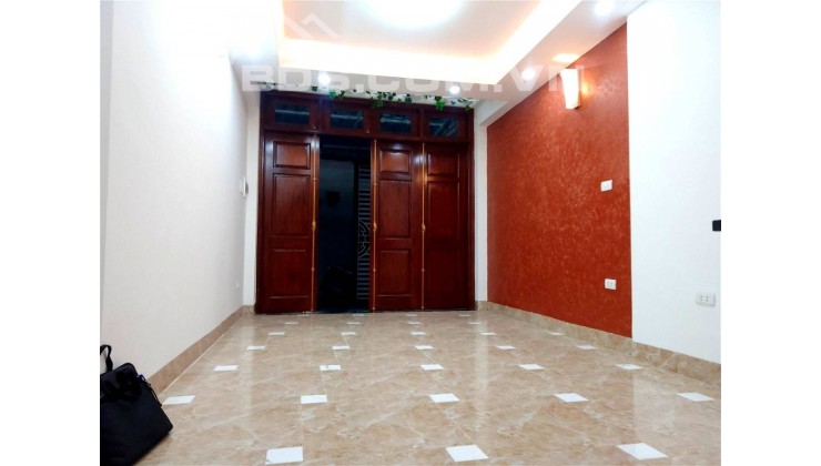 Bán Nhà mới Phố Trung Liệt, 40m2, 6.6 tỷ,, trung tâm quận Đống Đa