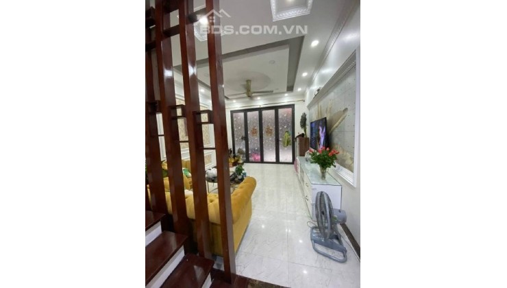 Bán nhà Thạch Bàn, Gần phố, Full nội thất, 40 m2, 5 tầng, chỉ 3,5 tỷ.