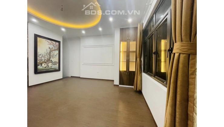 54m Mặt Tiền 6m Nhỉnh 11 Tỷ Phân Lô Cầu Giấy. Sát Trường ĐH Sư Phạm... Chủ Cần Bán Nhanh Lo Việc Cho Con.