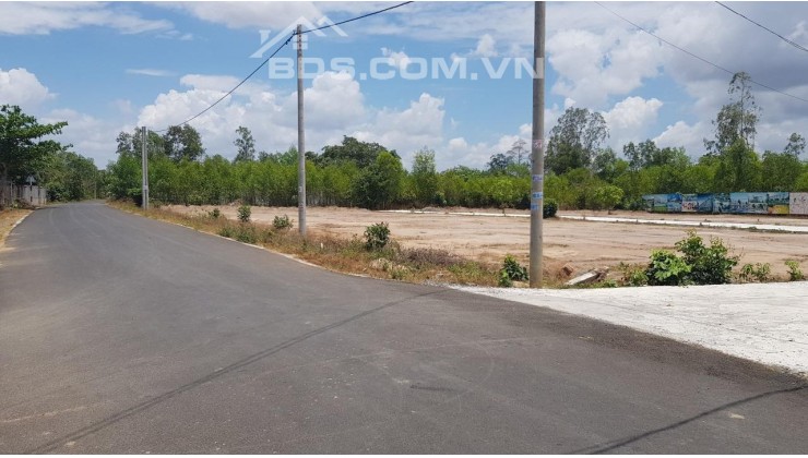 BÁN GẤP 612M2 ĐẤT XÂY DỰNG TỰ DO MẶT TIỀN KHU CÔNG NGHIỆP, NGAY CHỢ. GIÁ 268 TRIỆU