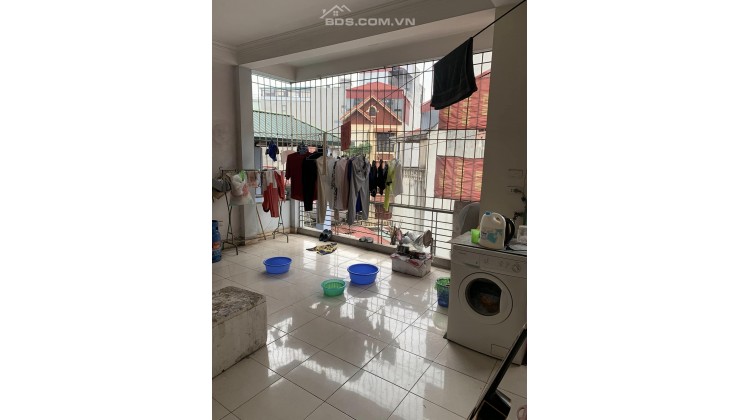 40m 5 Tầng Phân Lô Ô Tô Tránh Dừng Đỗ Ngày Đêm Phố Trần Quốc Hoàn Trung Tâm Cầu Giấy. Gần Nhiều Trường Đại Học. Chủ Thiện Chí Tặng Toàn Bộ Nội Thất.