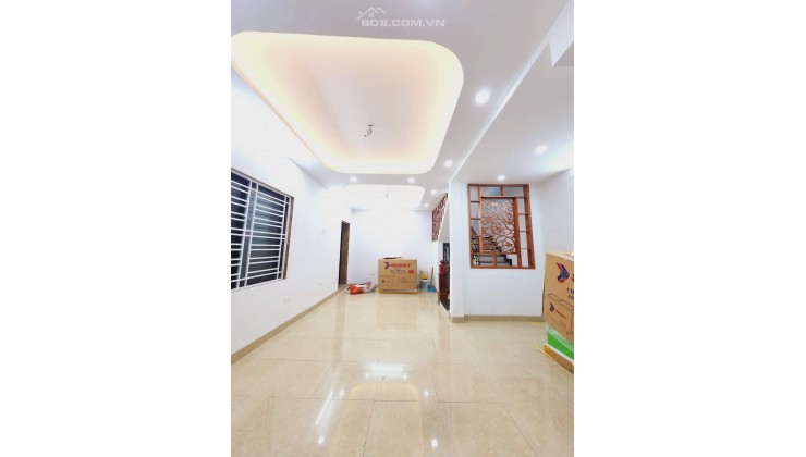 Nhà đẹp đường Giải Phóng Thanh Xuân Ô tô vào nhà 45m2 5 tầng 6,7 tỷ