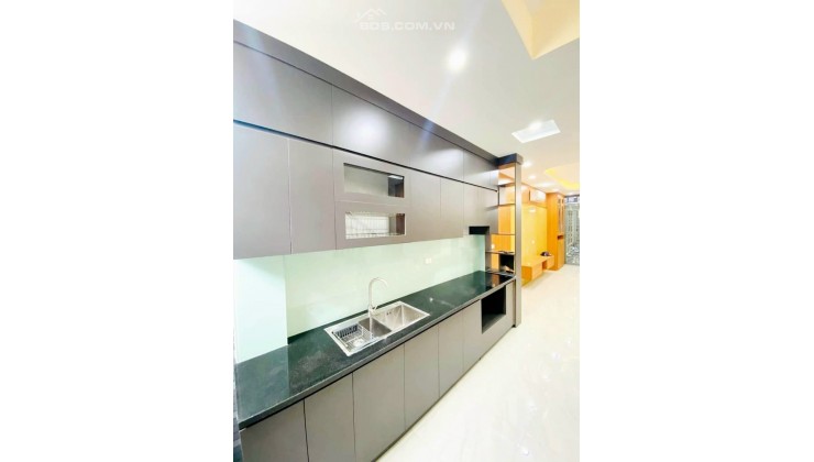 Bán nhà phố Tôn Đức Thắng 6 tầng 63 mét 4.5 ty