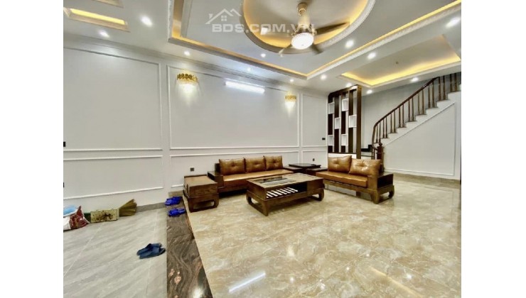 Cần Bán Gấp Nhà Phố Bồ Đề, Long Biên. 60M x5T, MT:5M. Nhỉnh 6 tỷ.