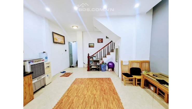 Bán nhà 349 Minh Khai - Hai bà Trưng, 2 thoáng, gần phố, ở luôn 37m, 4 tầng, giá chỉ 3.2 tỷ